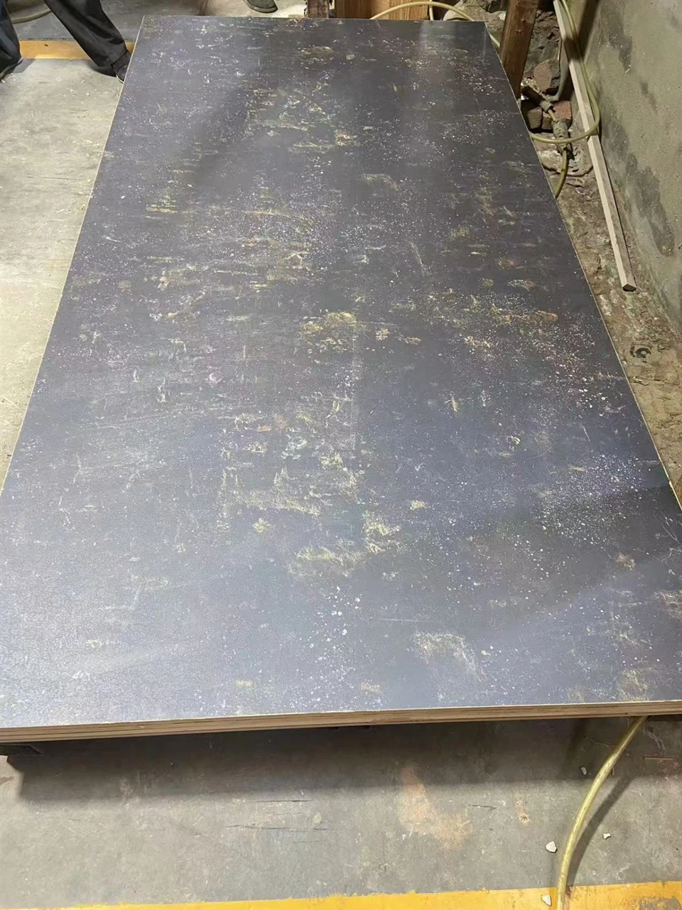 18mm Furniture Grade Melamine Faced Particle Board Chipboard suppliers